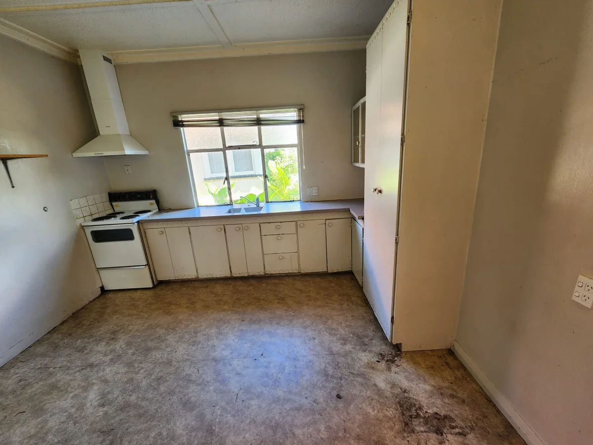 Kitchen before renovation - Project 2